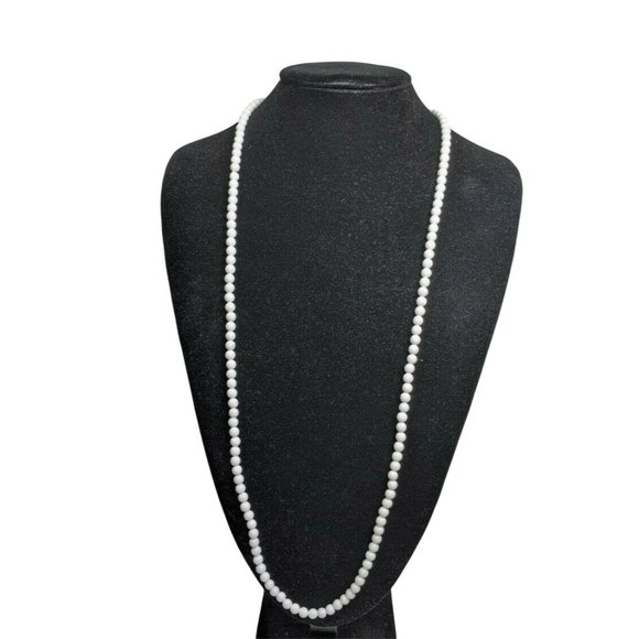 New Vintage Handcrafted 18"  White Single Beaded Necklace A21 - Picture 5 of 5